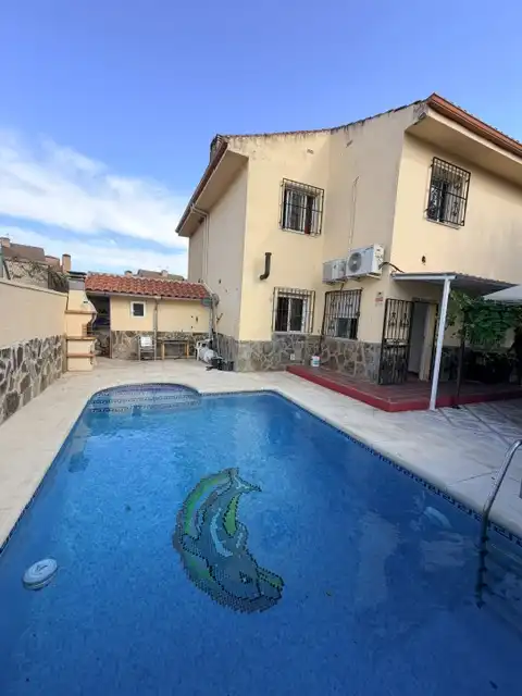 Piscina de Casa o chalet en venta en Las Ventas de Retamosa con Aire acondicionado, Calefacción y Jardín privado