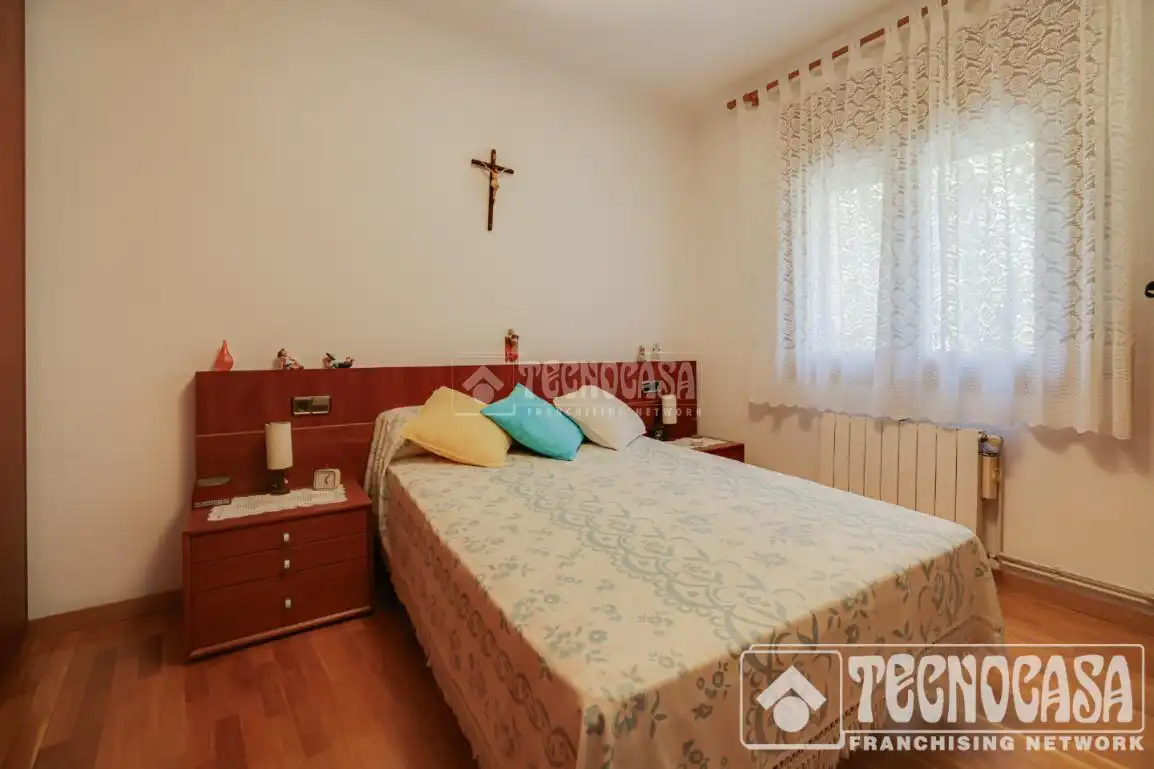 Habitación de Casa adosada en venta en Santa Coloma de Gramenet con Aire acondicionado, Calefacción y Parquet