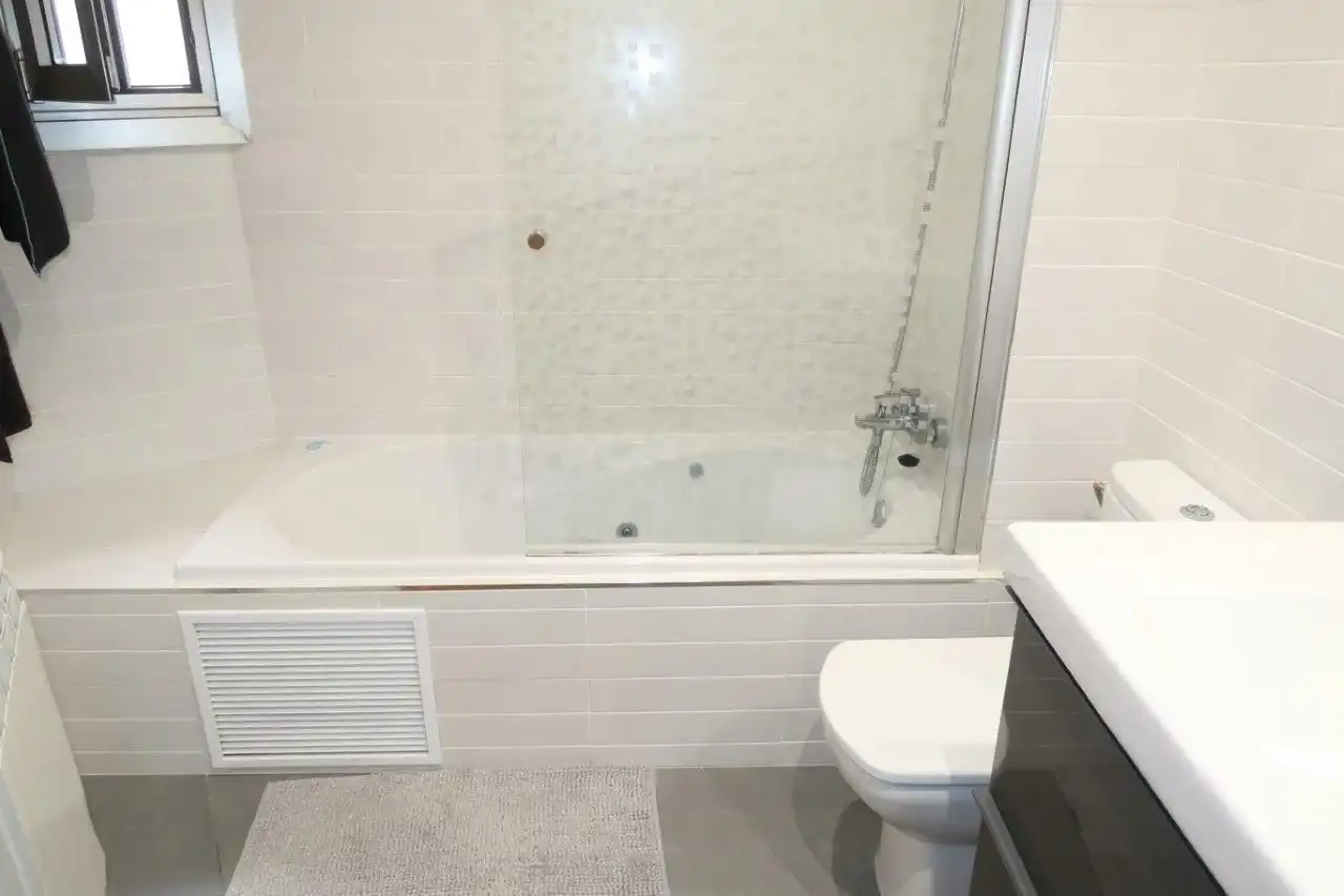 Baño de Piso en venta en A Coruña Capital  con Calefacción, Terraza y Trastero