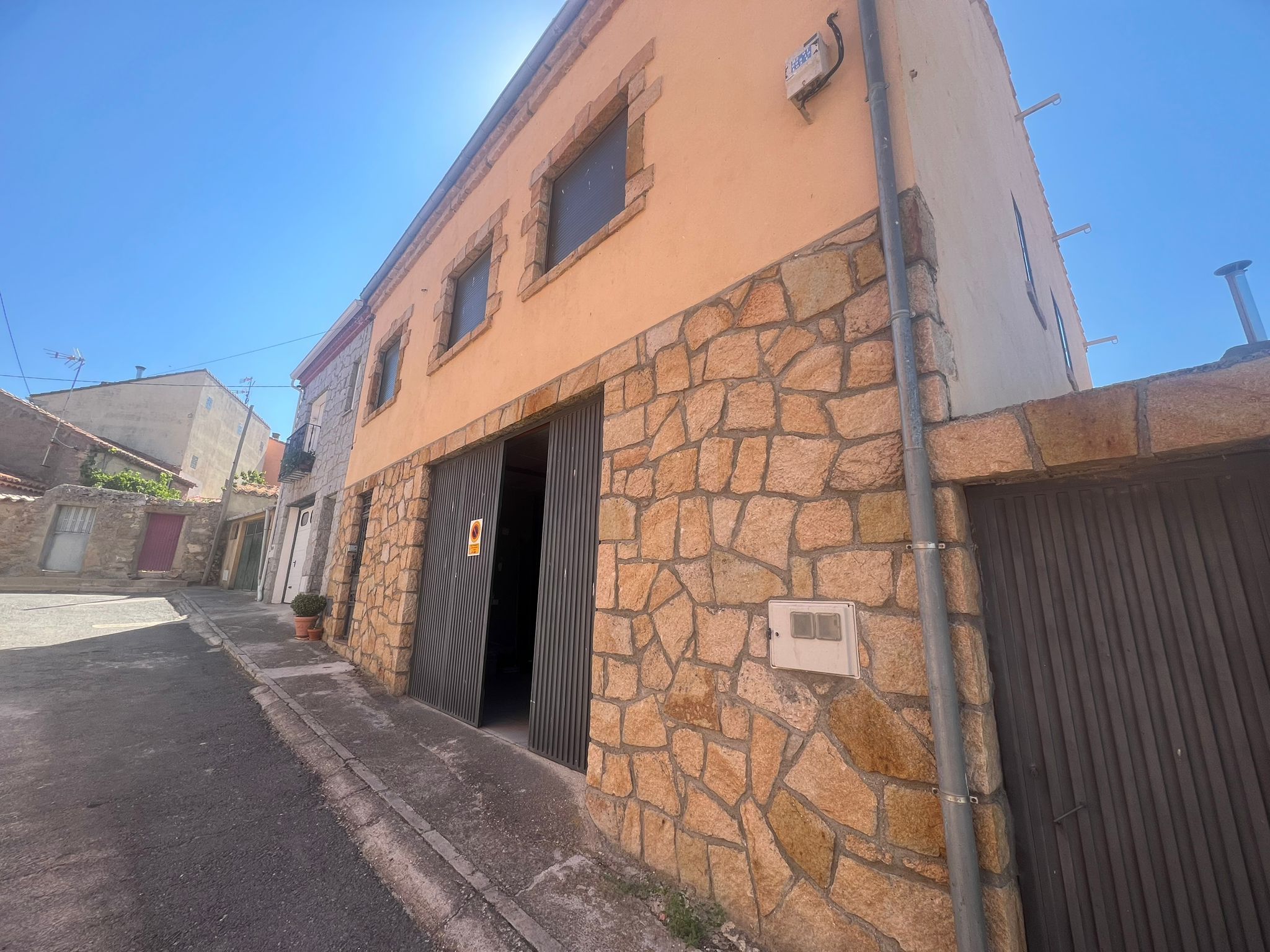 Exterior view of Single-family semi-detached for sale in Ávila Capital  with Heating, Private garden and Terrace