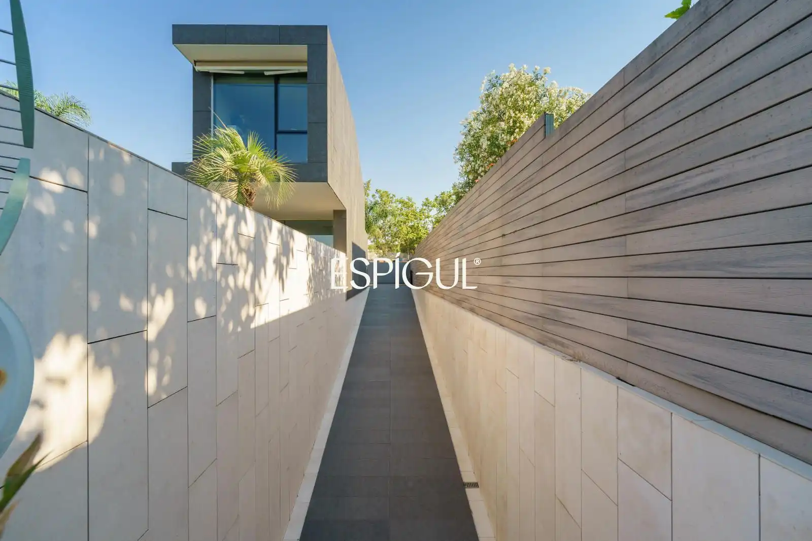 Vista exterior de Casa o xalet en venda en Sant Cugat del Vallès amb Aire condicionat, Calefacció i Terrassa