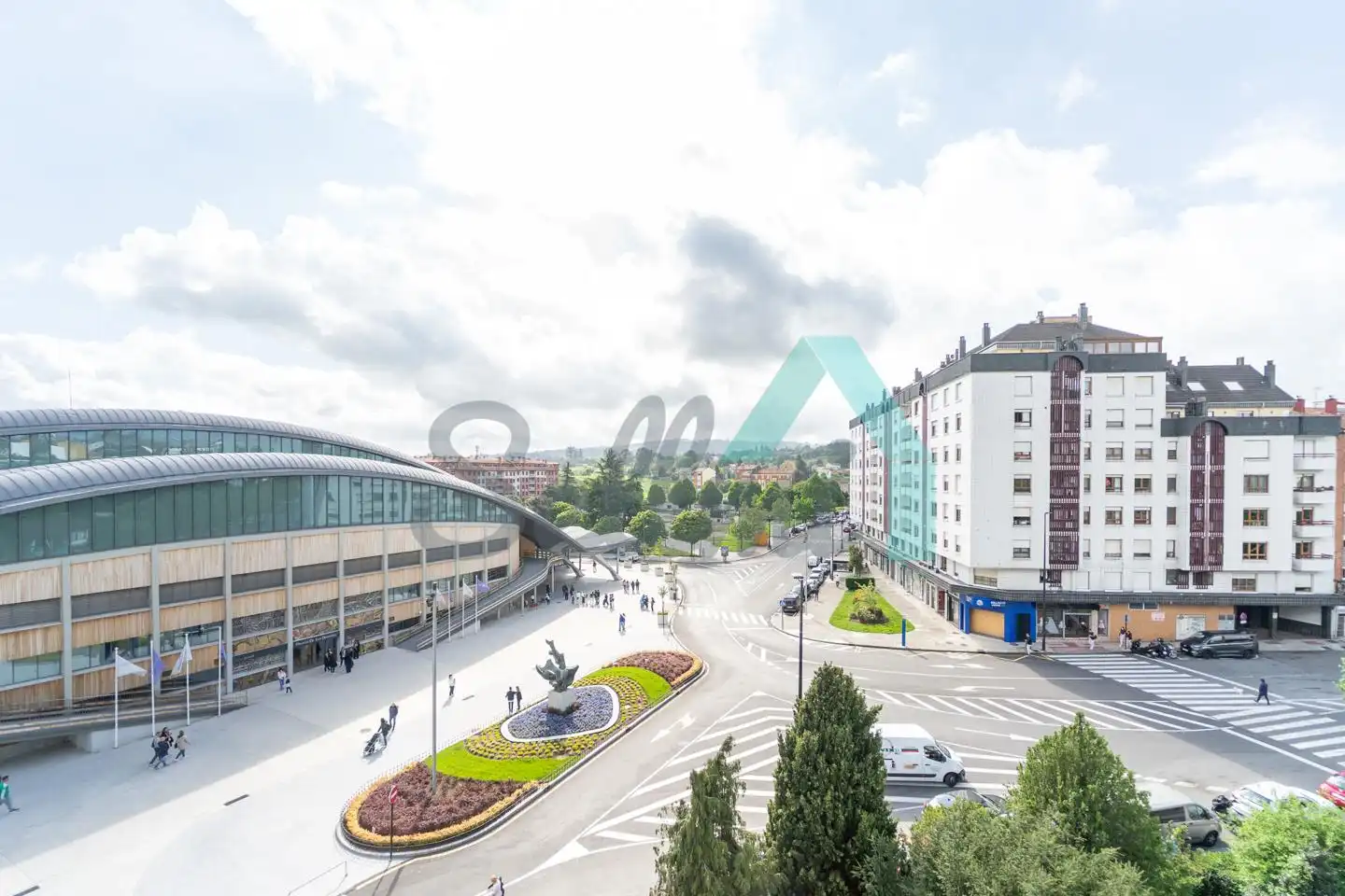 Vista exterior de Pis en venda en Oviedo  amb Calefacció, Parquet i Terrassa