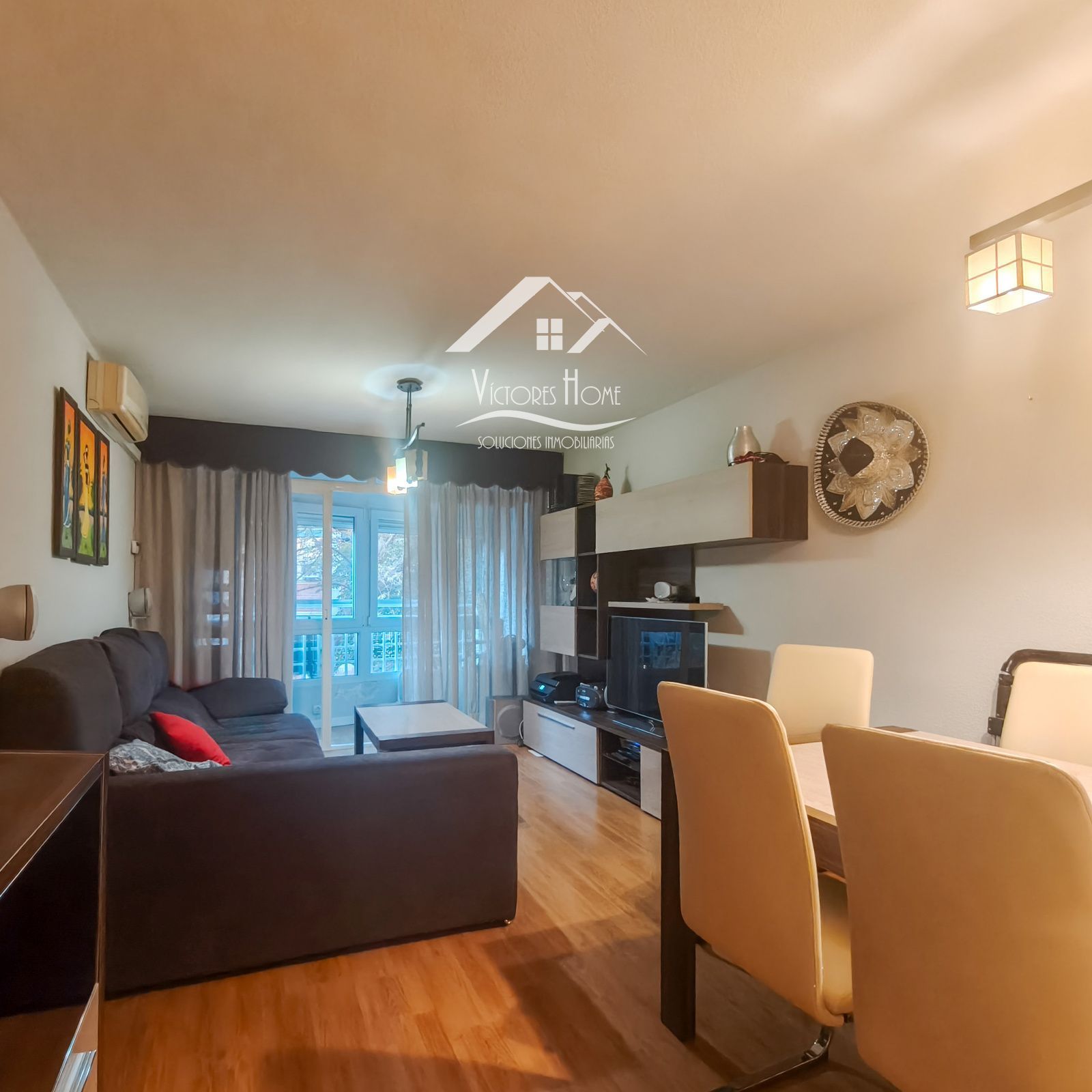 Living room of Flat for sale in  Madrid Capital  with Air Conditioner, Heating and Parquet flooring