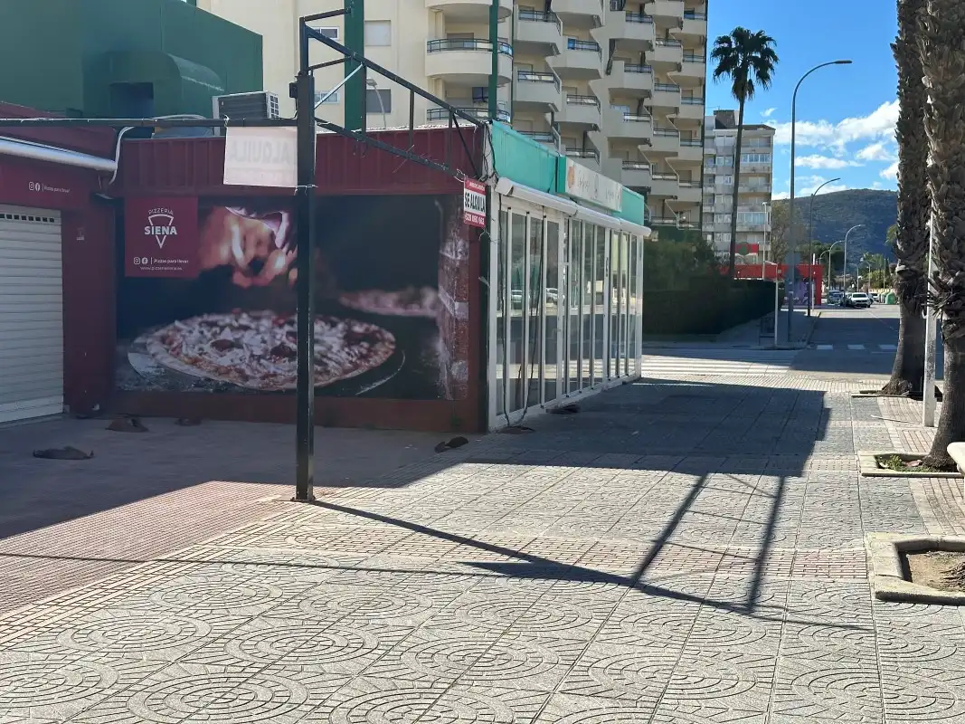 Local de alquiler en Gandia con Terraza y Alarma