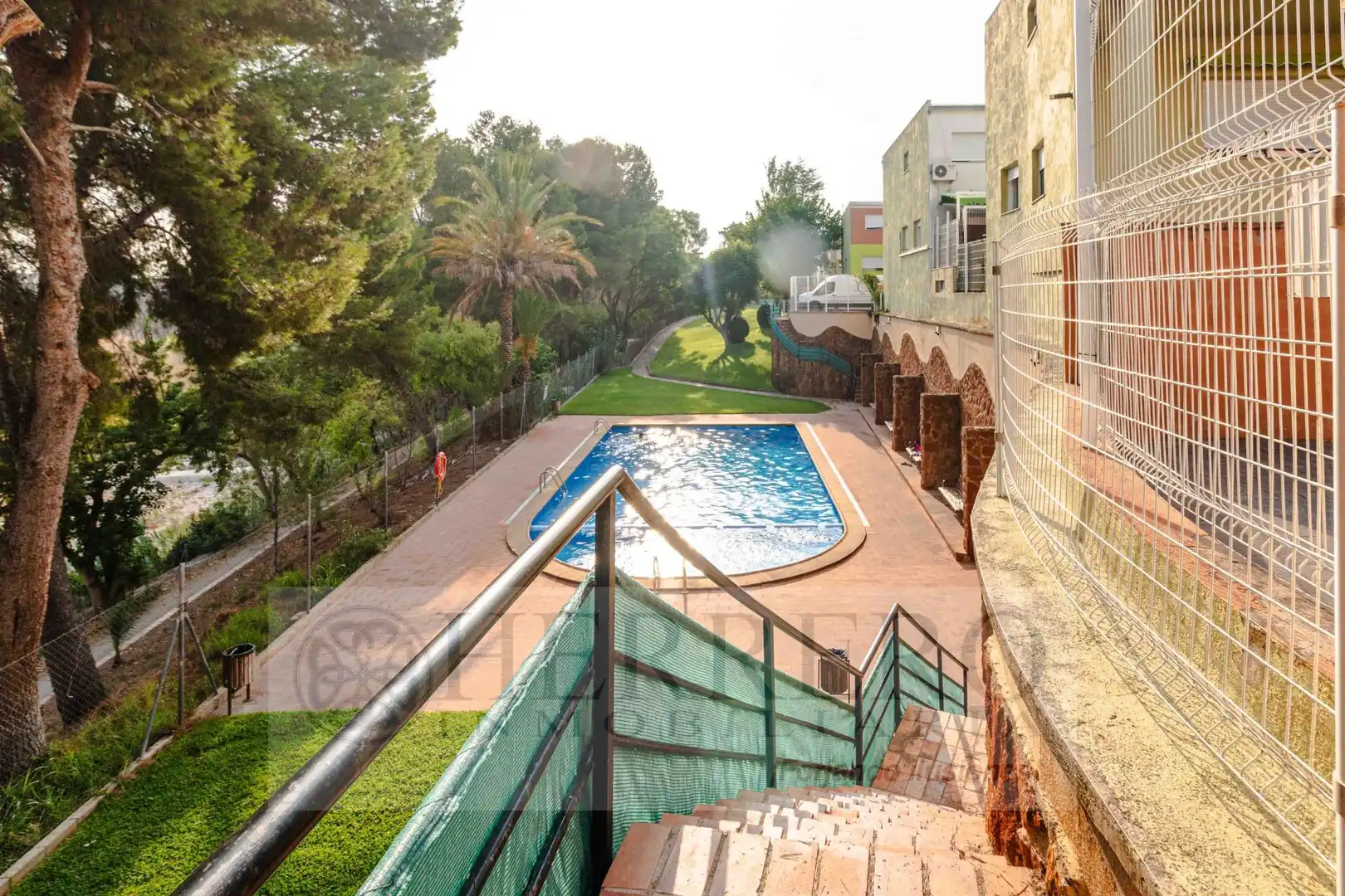 Piscina de Casa adosada en venda en Almoines amb Aire condicionat, Calefacció i Jardí privat