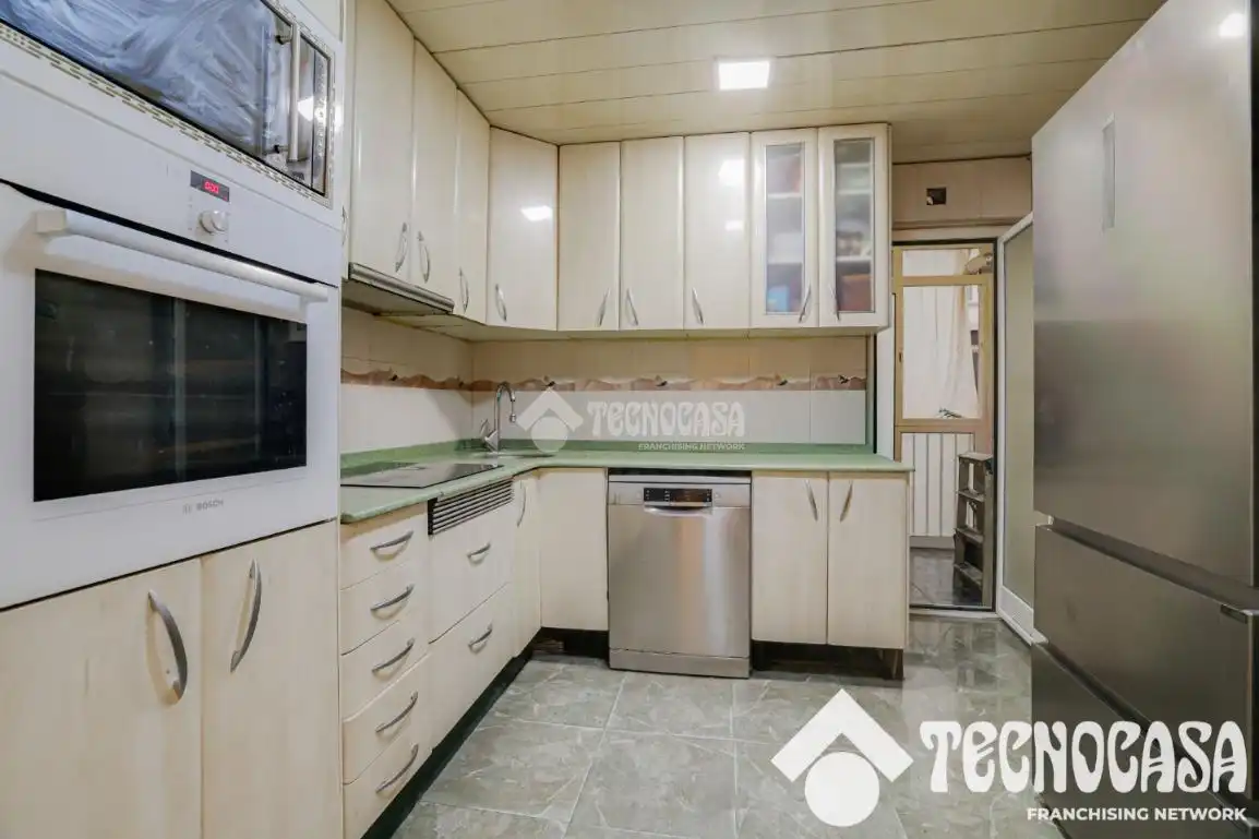 Küche von Wohnung zum Verkauf in Barcelona mit Balkon