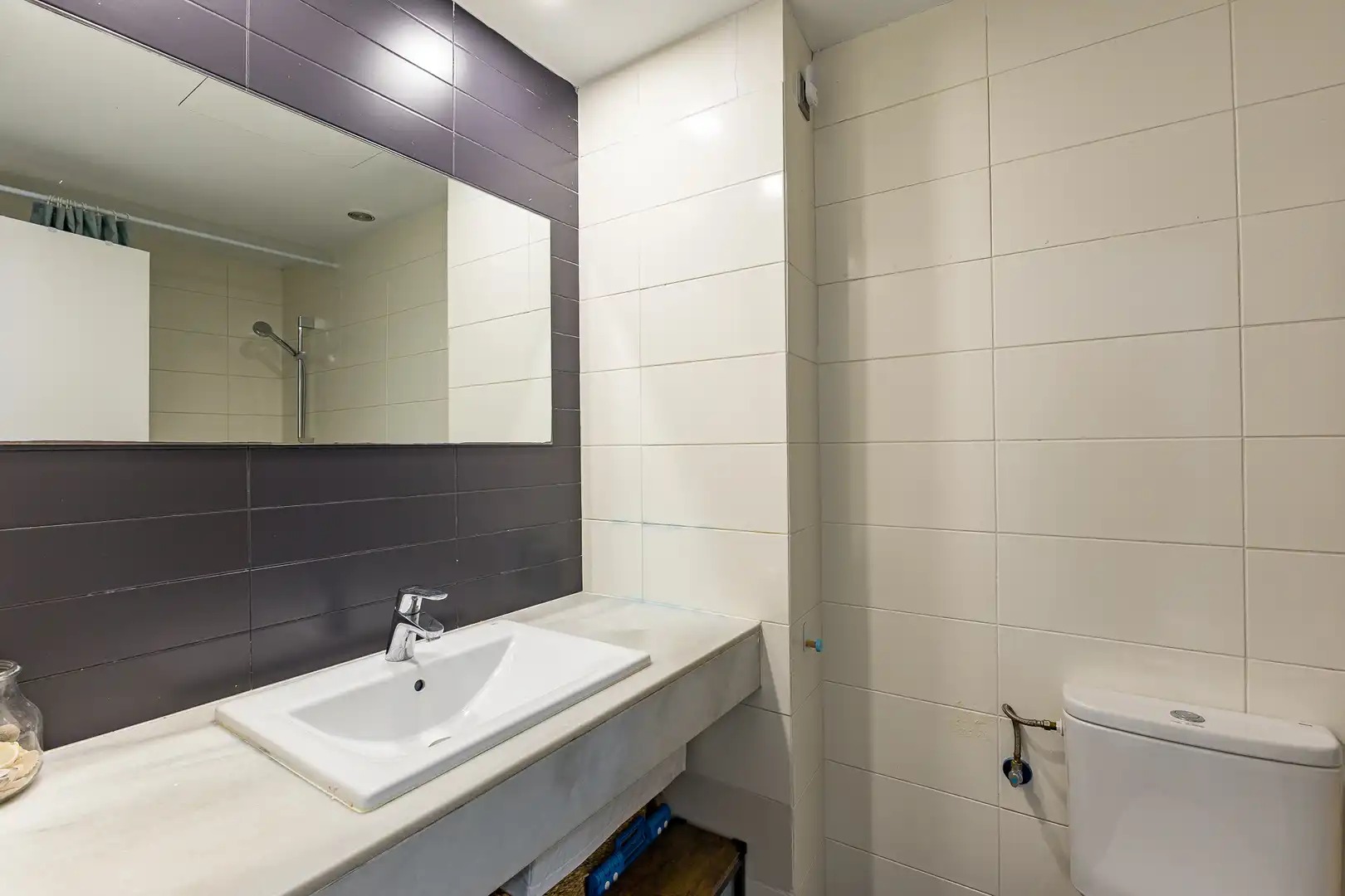 Badezimmer von Wohnungen zum Verkauf in Sitges mit Klimaanlage, Heizung und Privatgarten
