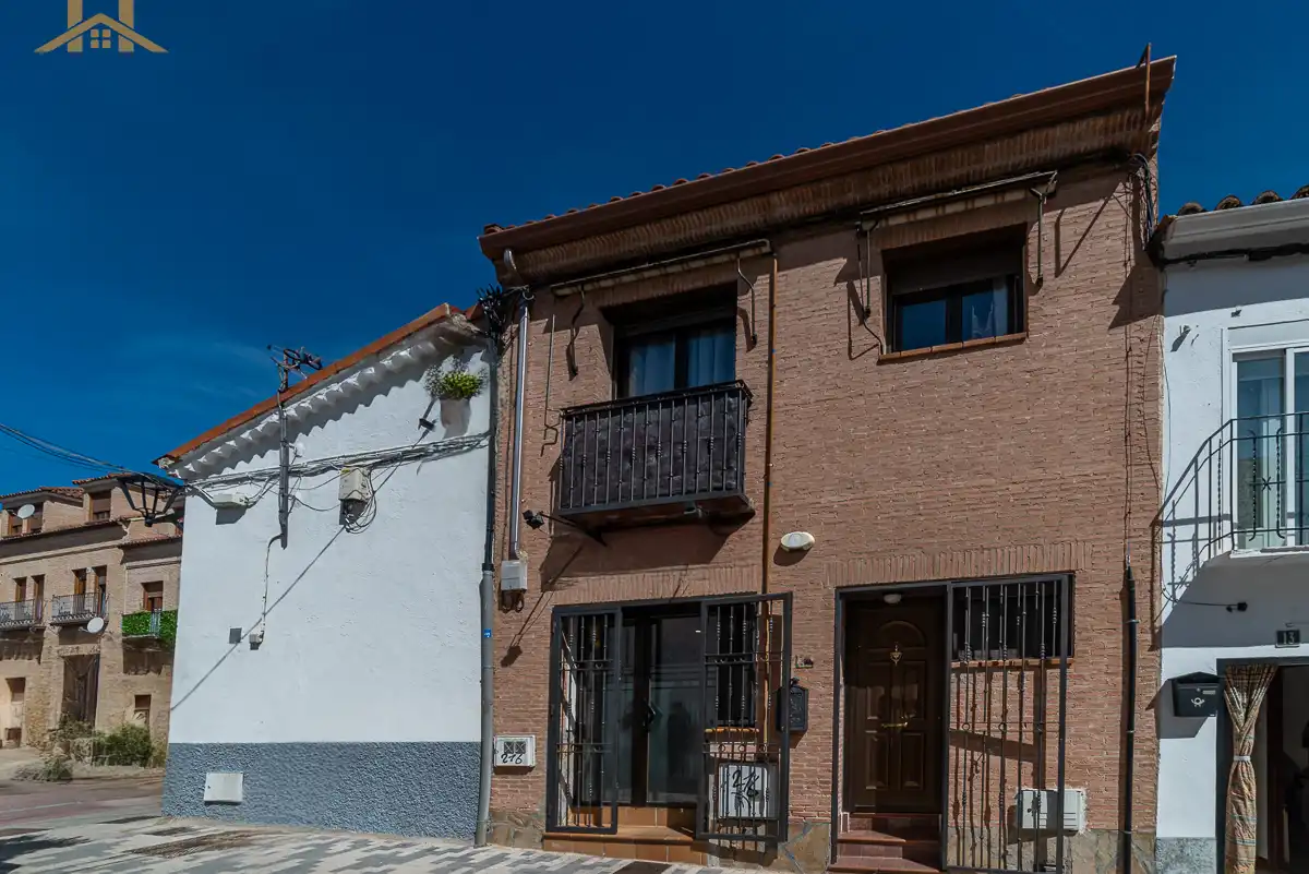 Außenansicht von Einfamilien-Reihenhaus zum Verkauf in Sevilla la Nueva