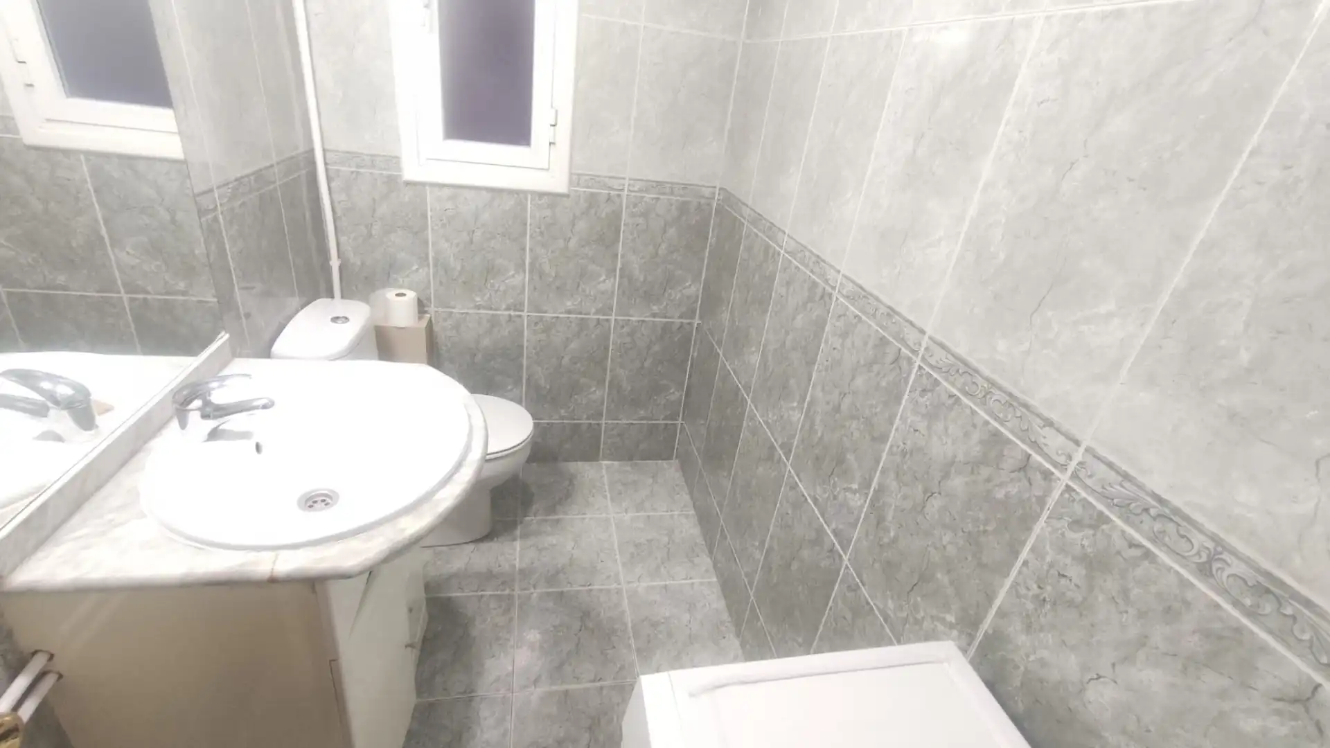 Badezimmer von Wohnung zur Miete in Ourense Capital  mit Heizung, Möbliert und Ofen