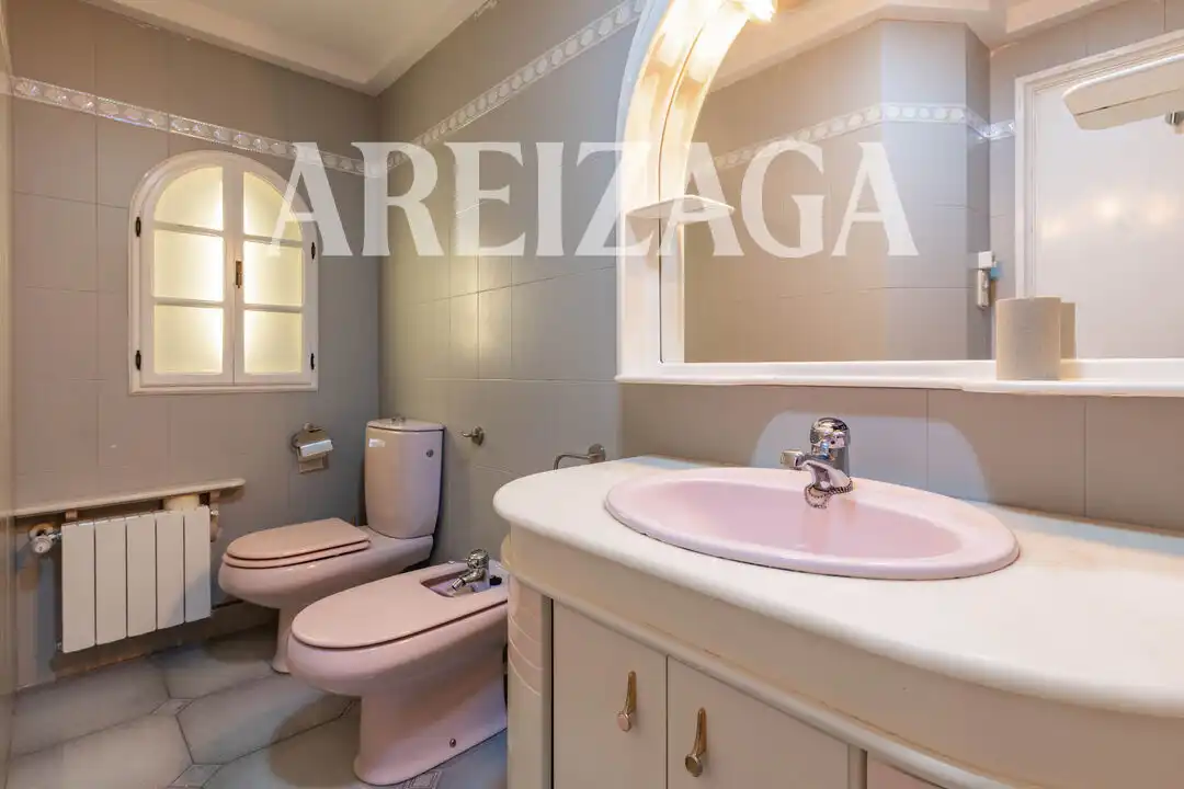 Baño de Piso en venta en Donostia - San Sebastián  con Aire acondicionado, Calefacción y Jardín privado