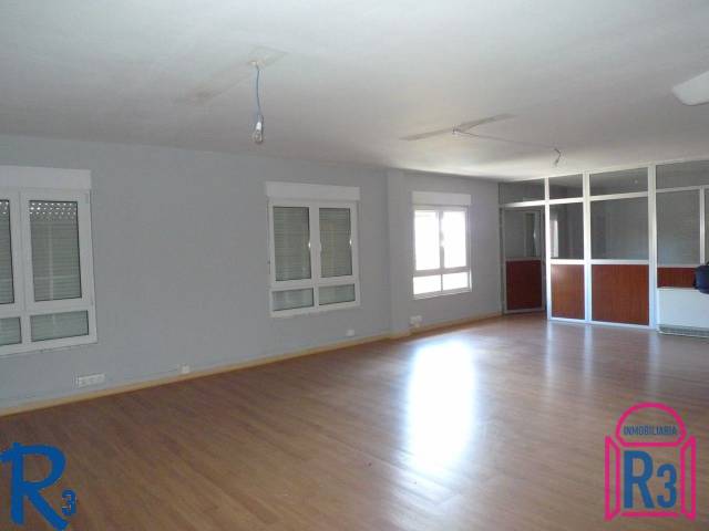 Oficina en Alquiler en Calle Isaac Peral en La Vega - La Sal