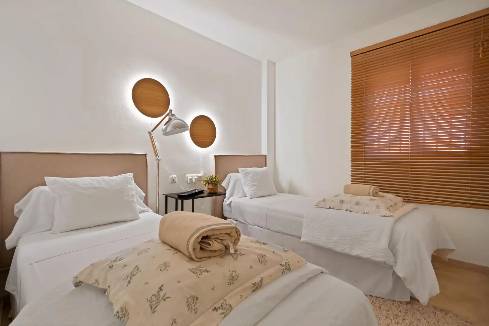 Dormitori de Apartament de lloguer en Marbella amb Jardí privat, Terrassa i Moblat