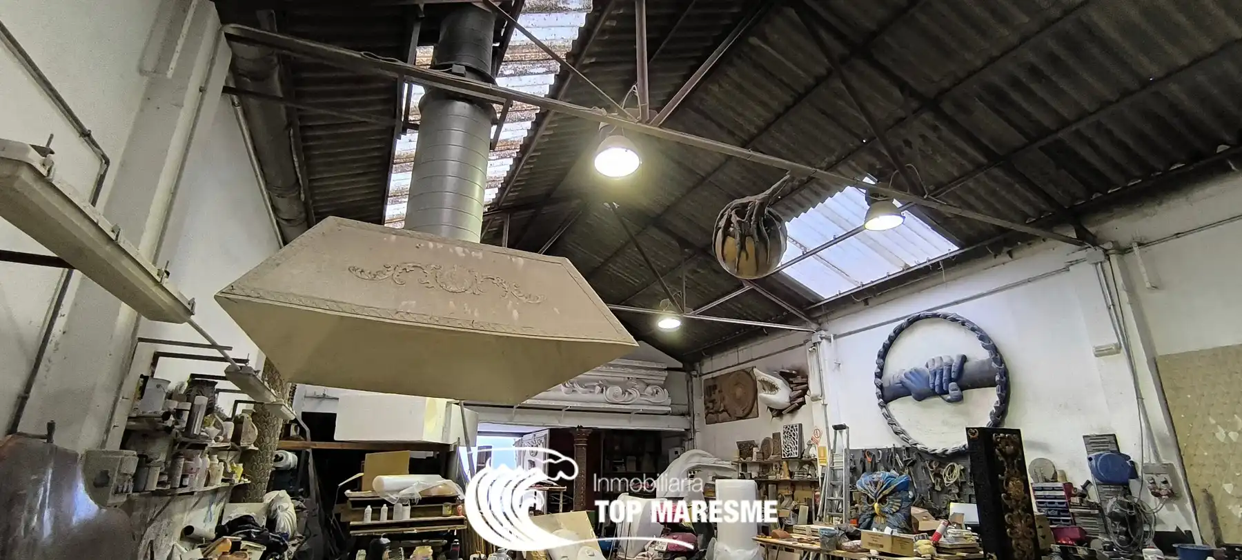 Nau industrial en venda en Badalona
