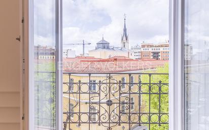 Dormitori de Apartament en venda en  Madrid Capital amb Aire condicionat, Calefacció i Balcó
