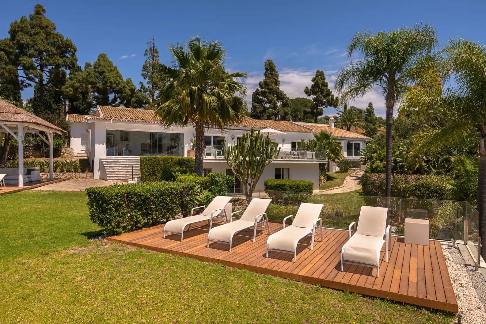 Terrasse von Haus oder Chalet zum Verkauf in Marbella mit Klimaanlage, Privatgarten und Terrasse