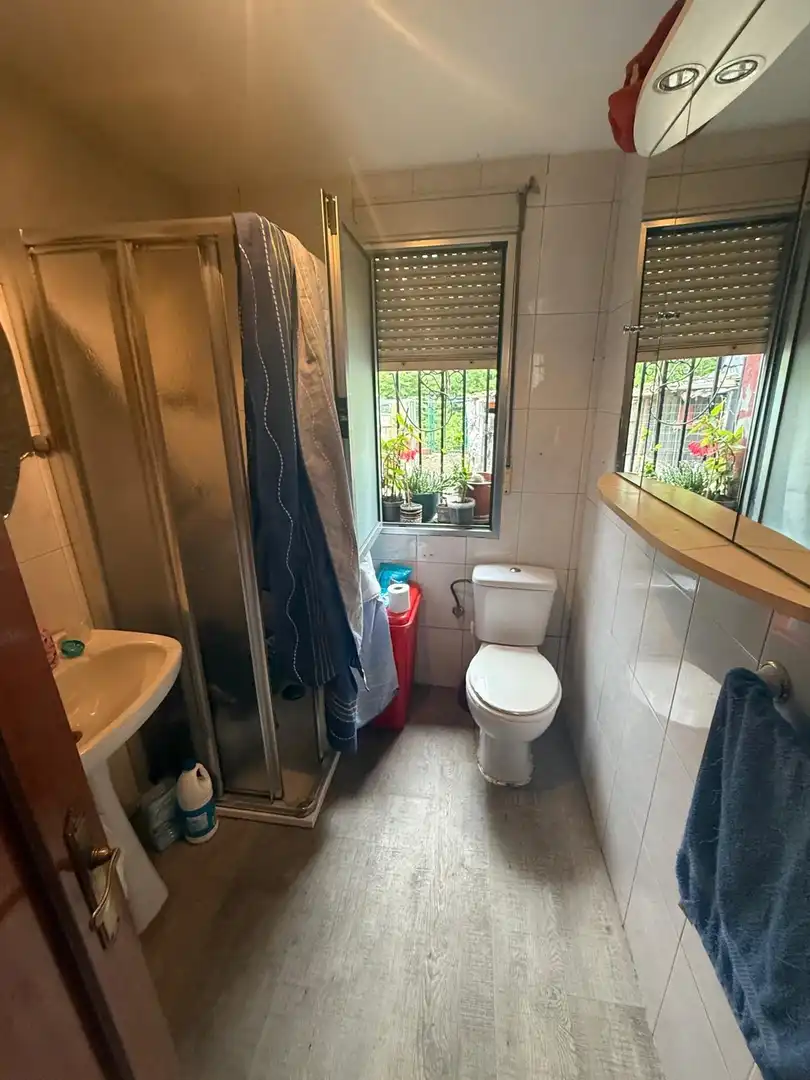 Bany de Casa o xalet en venda en Mieres (Asturias) amb Terrassa, Piscina i Moblat
