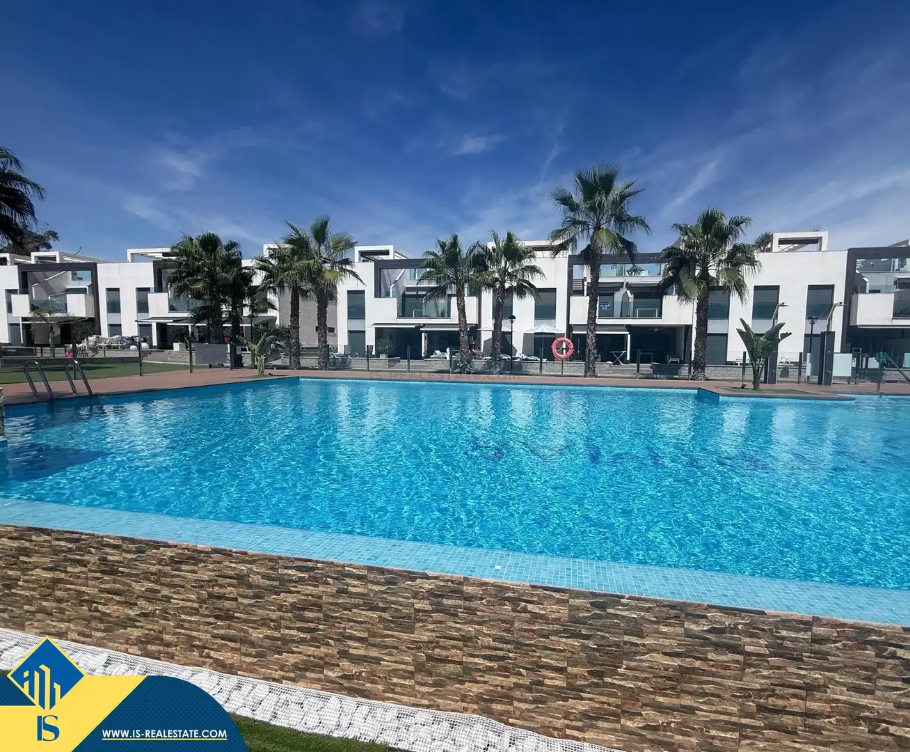 Bungalow con piscina in vendita a El Raso, imagen 2