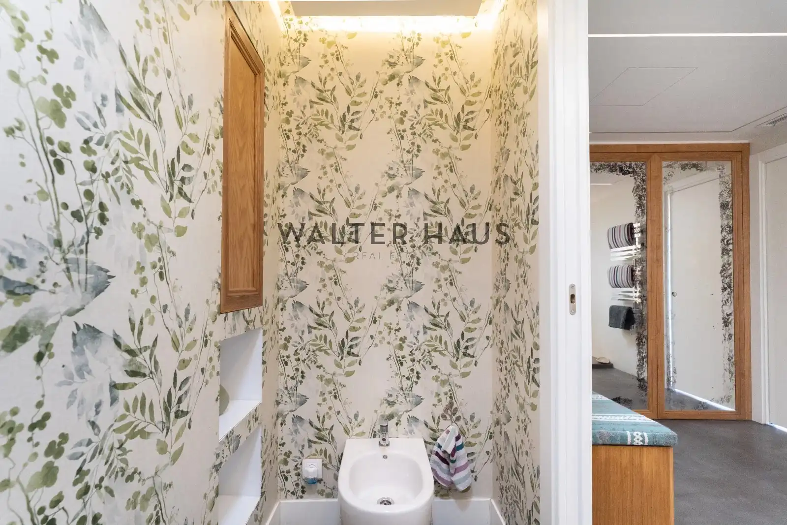 Bathroom of Flat for sale in Madrid  with Air Conditioner, Heating and Storage room
