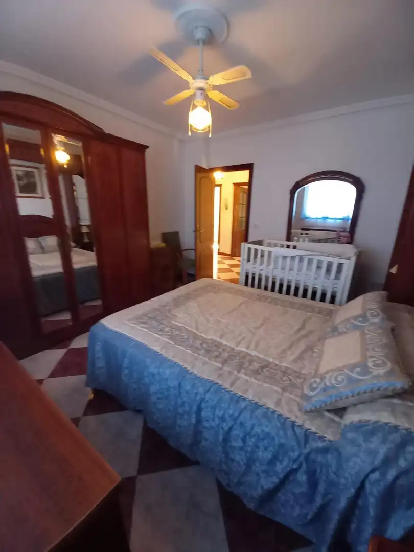Dormitori de Casa o xalet en venda en Córdoba amb Jardí privat, Terrassa i Moblat