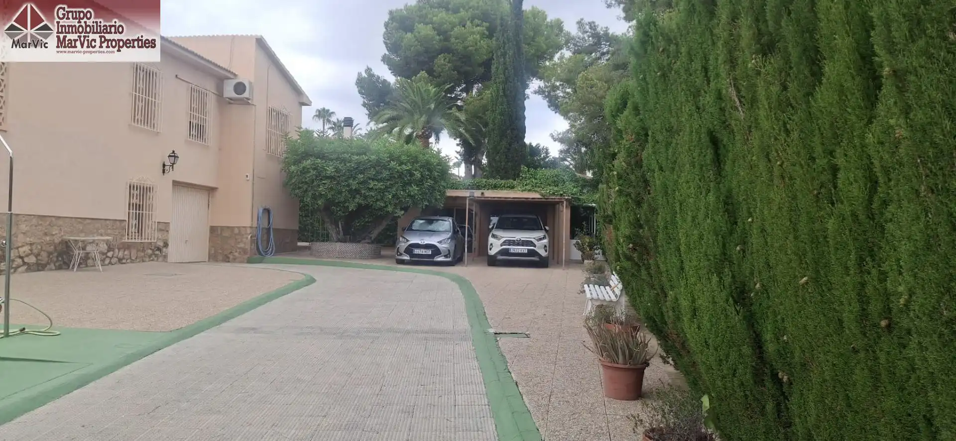 Aparcament de Casa o xalet en venda en Benidorm amb Aire condicionat, Jardí privat i Terrassa