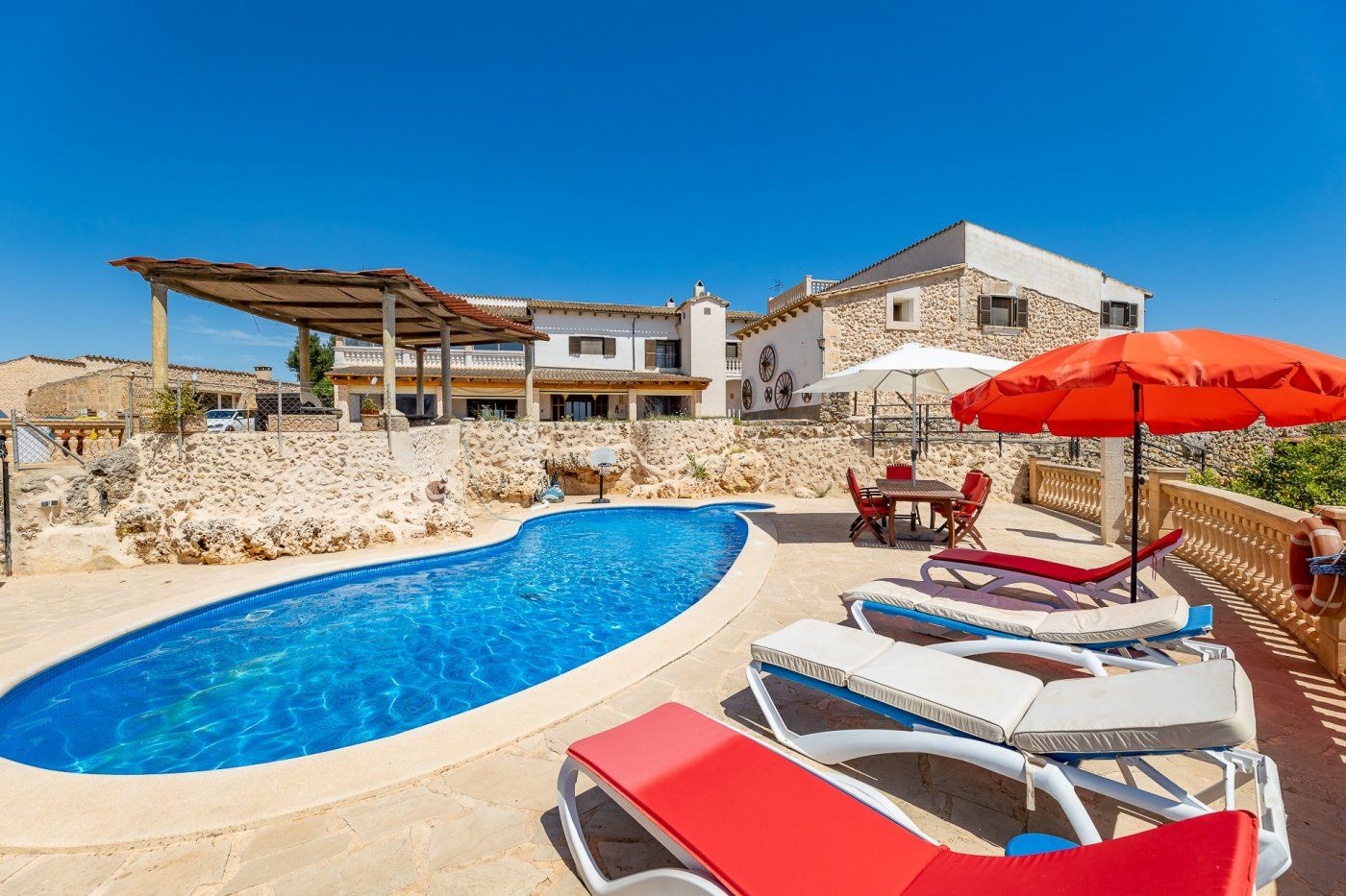 Schwimmbecken von Country house zum verkauf in Lloret de Vistalegre mit Klimaanlage, Privatgarten und Terrasse