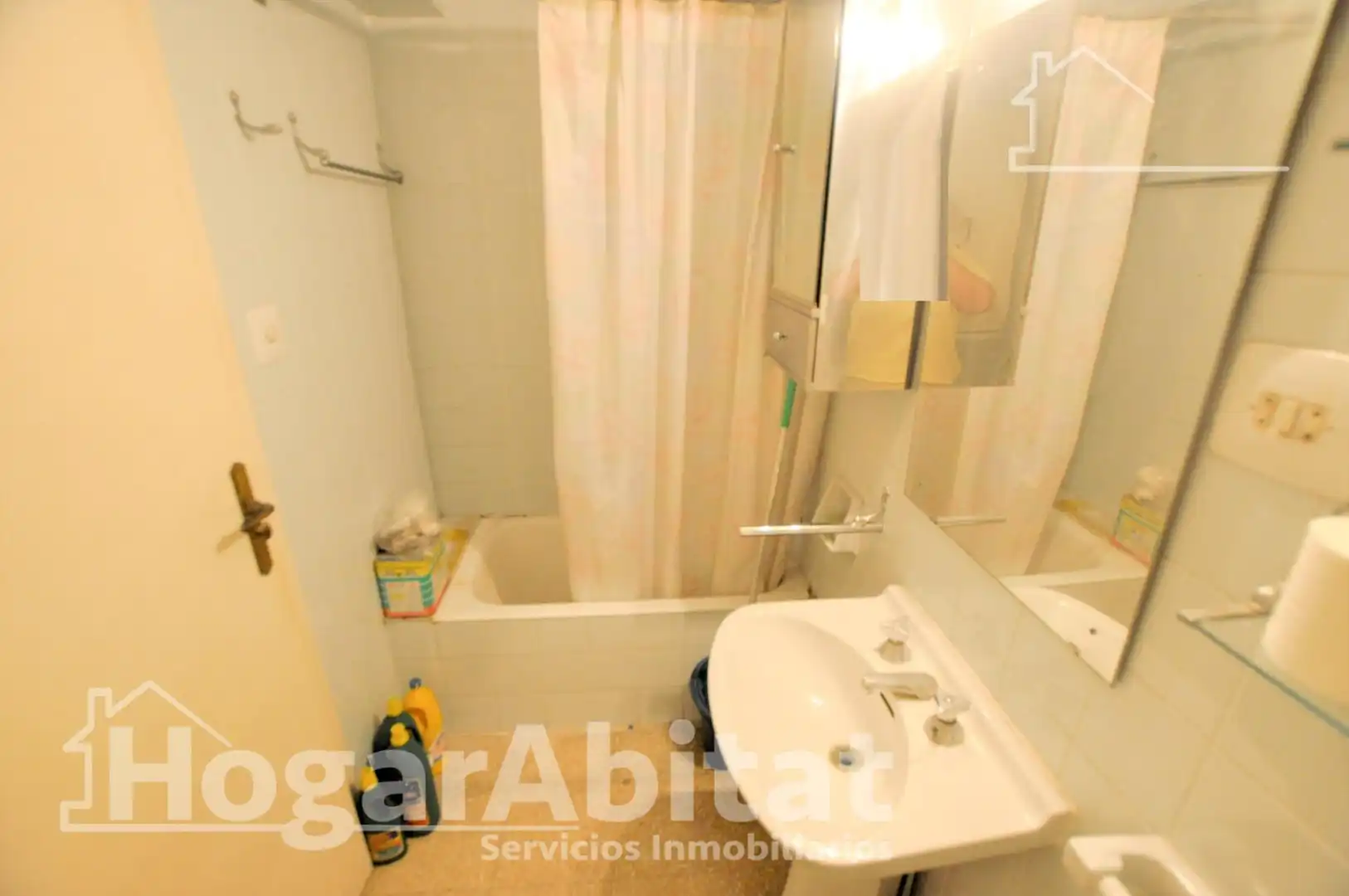 Bathroom of Flat for sale in Valencia  with Heating and Balcony