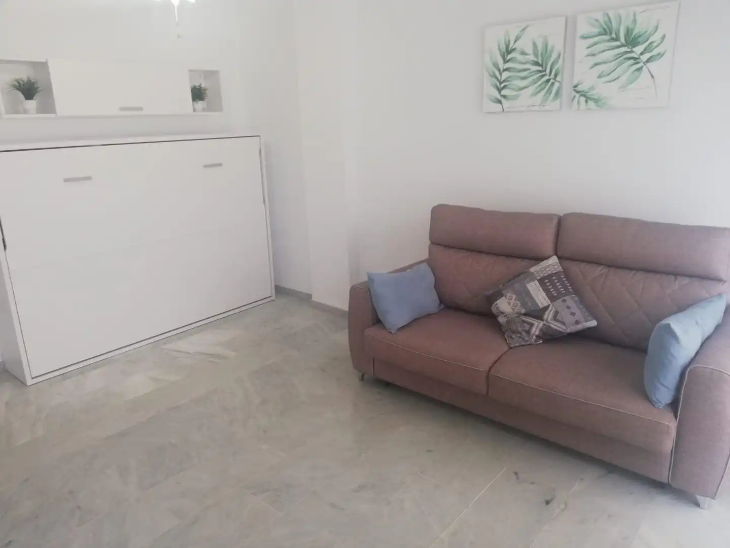 Sala de estar de Estudio de alquiler en Fuengirola con Aire acondicionado y Amueblado