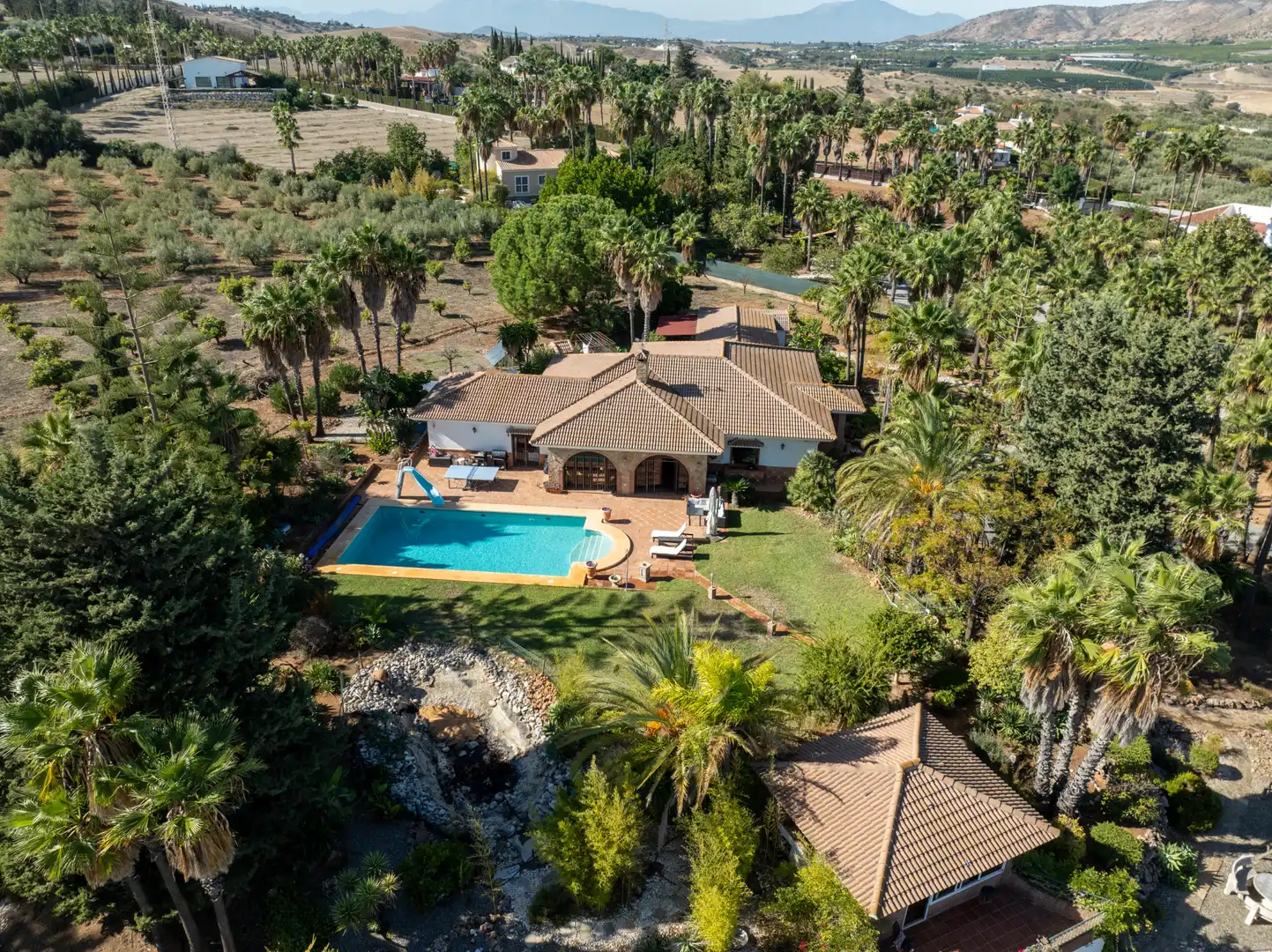 Vista exterior de Casa o chalet en venta en Alhaurín de la Torre con Aire acondicionado, Calefacción y Jardín privado