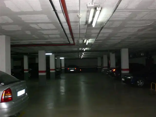 Aparcamiento en alquiler en CALLE TORREBLANCA 10, imagen 2