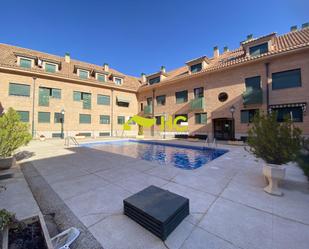 Vista exterior de Pis de lloguer en Villaviciosa de Odón amb Calefacció, Moblat i Piscina comunitària