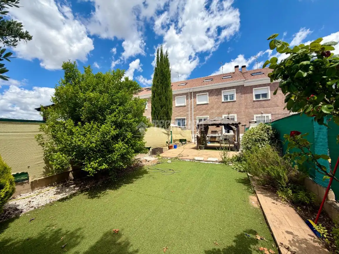 Garden of Detached homes for sale in Azuqueca de Henares
