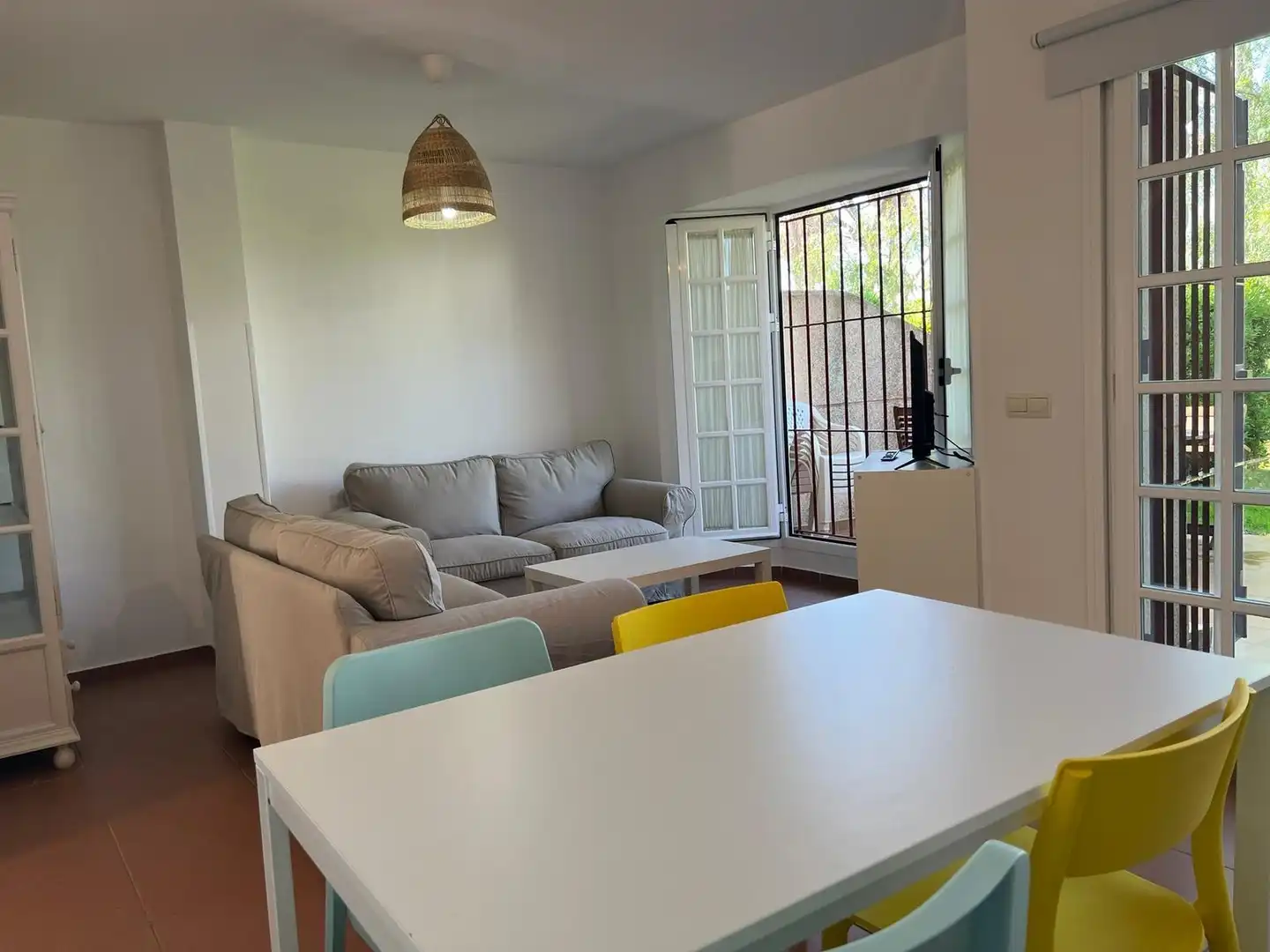 Sala de estar de Apartamento de alquiler en Rota con Jardín privado, Terraza y Amueblado
