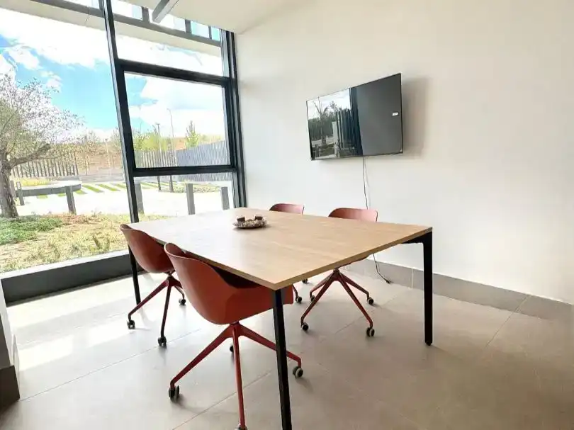 Loft zur Miete in La Moraleja mit Klimaanlage, Schwimmbad und Möbliert