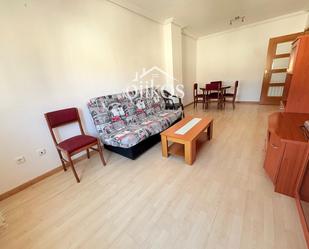 Sala d'estar de Pis de lloguer en Guijuelo amb Calefacció, Parquet i Moblat