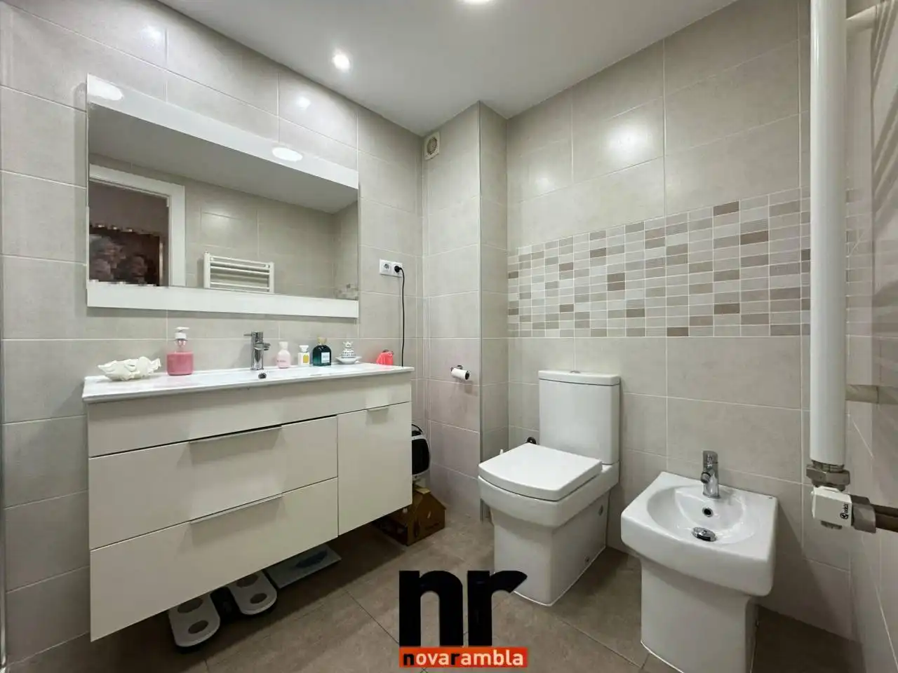 Badezimmer von Wohnung zum Verkauf in Ripollet mit Klimaanlage, Heizung und Terrasse