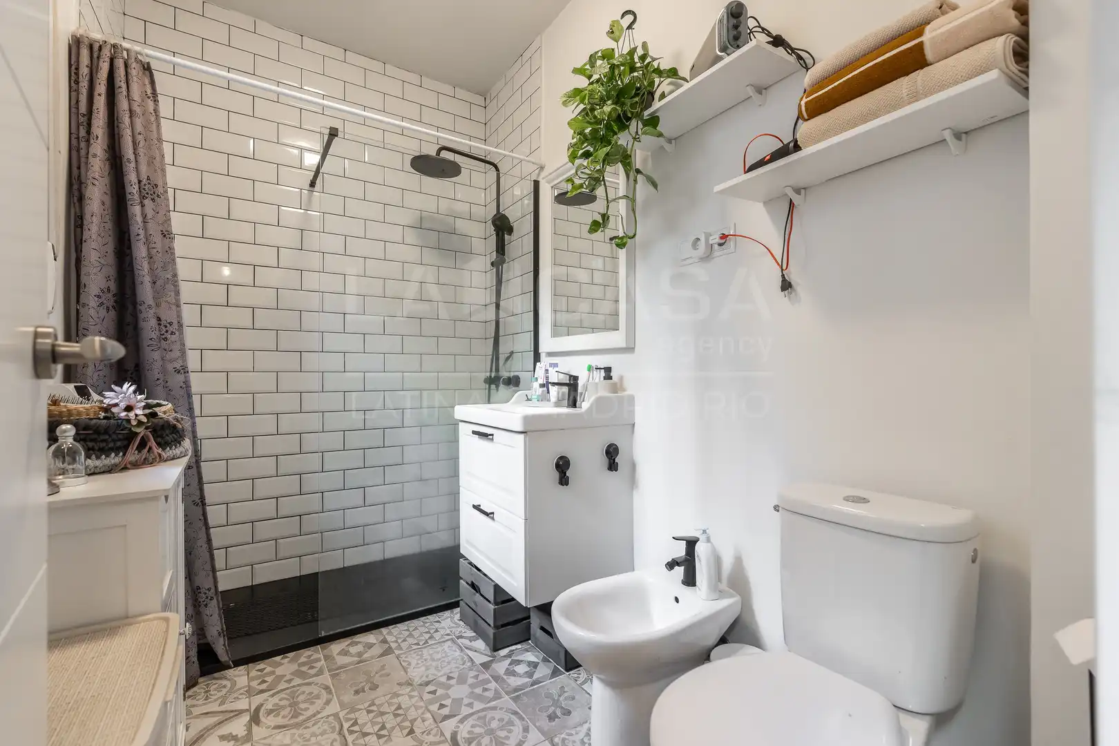 Bathroom of Flat for sale in Madrid  with Heating and Balcony
