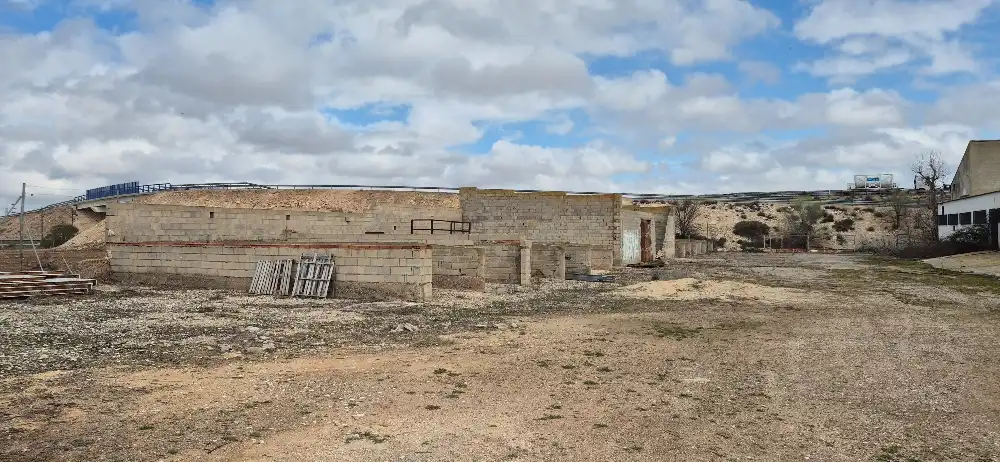 Vista exterior de Nave industrial en venta en La Gineta