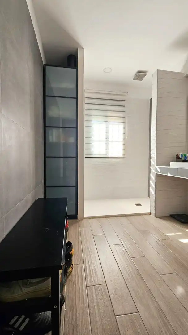Baño de Casa o chalet en venta en La Rinconada con Aire acondicionado