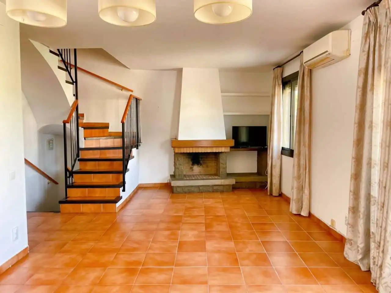 Living room of Detached homes for sale in Cerdanyola del Vallès  with Air Conditioner, Heating and Private garden