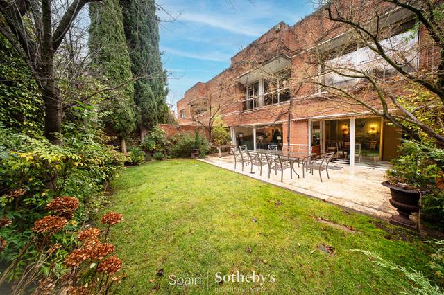 Casa adosada en Venta en Calle de la Fuente del Rey en Aravaca