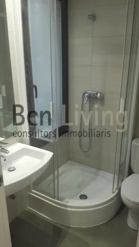 Baño de Piso de alquiler en Barcelona con Aire acondicionado, Parquet y Terraza
