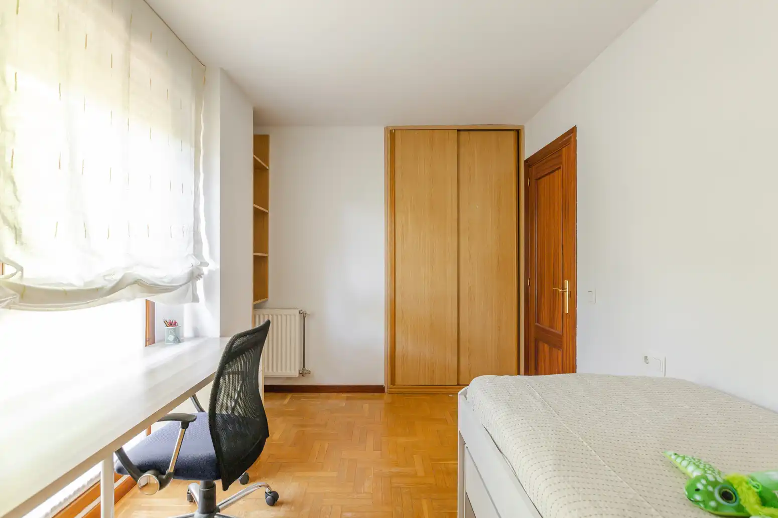 Habitación de Piso en venta en  Pamplona / Iruña con Calefacción, Parquet y Terraza