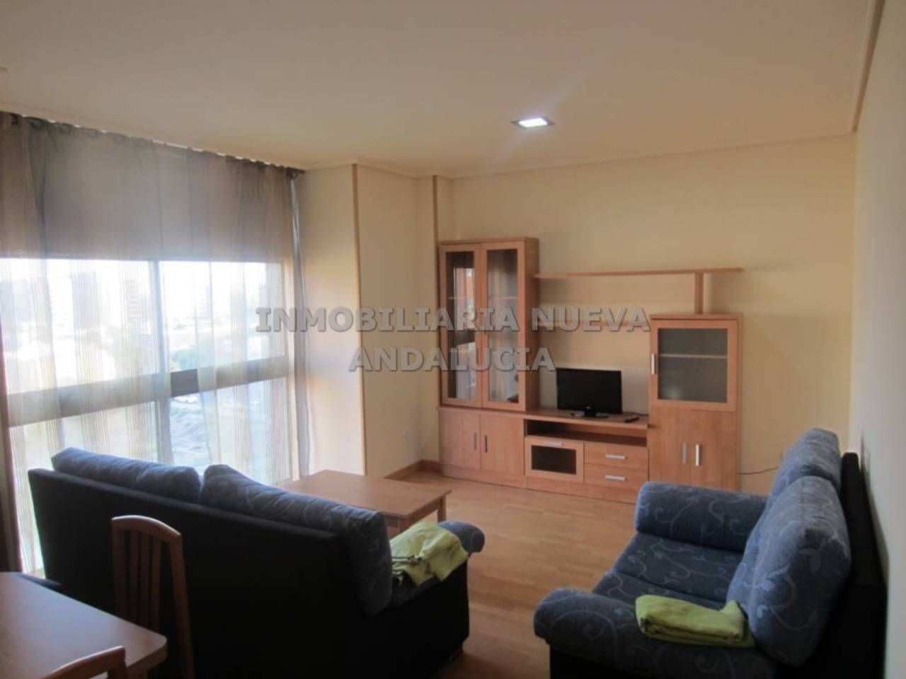 Sala d'estar de Pis de lloguer en  Almería Capital amb Calefacció, Parquet i Moblat