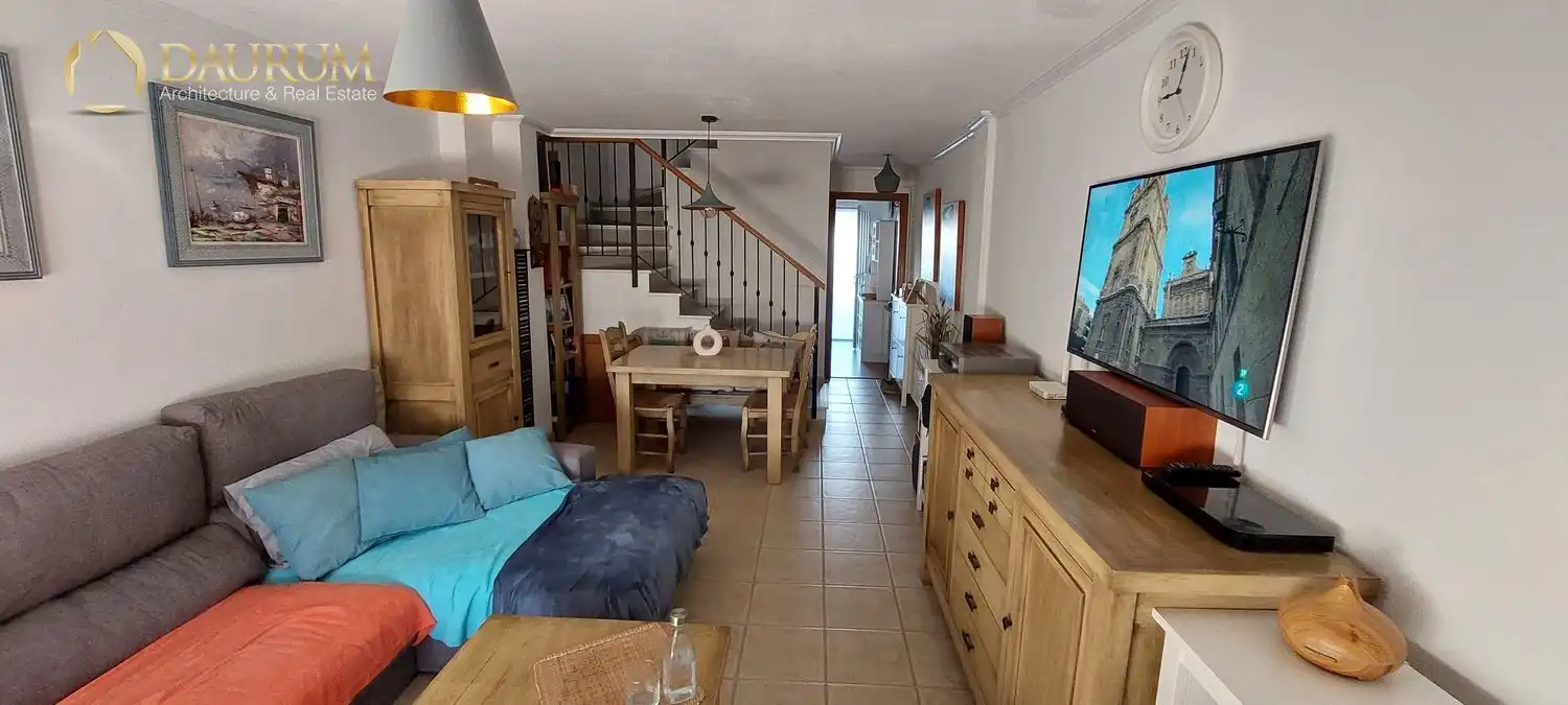 Wohnzimmer von Einfamilien-Reihenhaus zum Verkauf in Santa Pola mit Klimaanlage, Heizung und Terrasse
