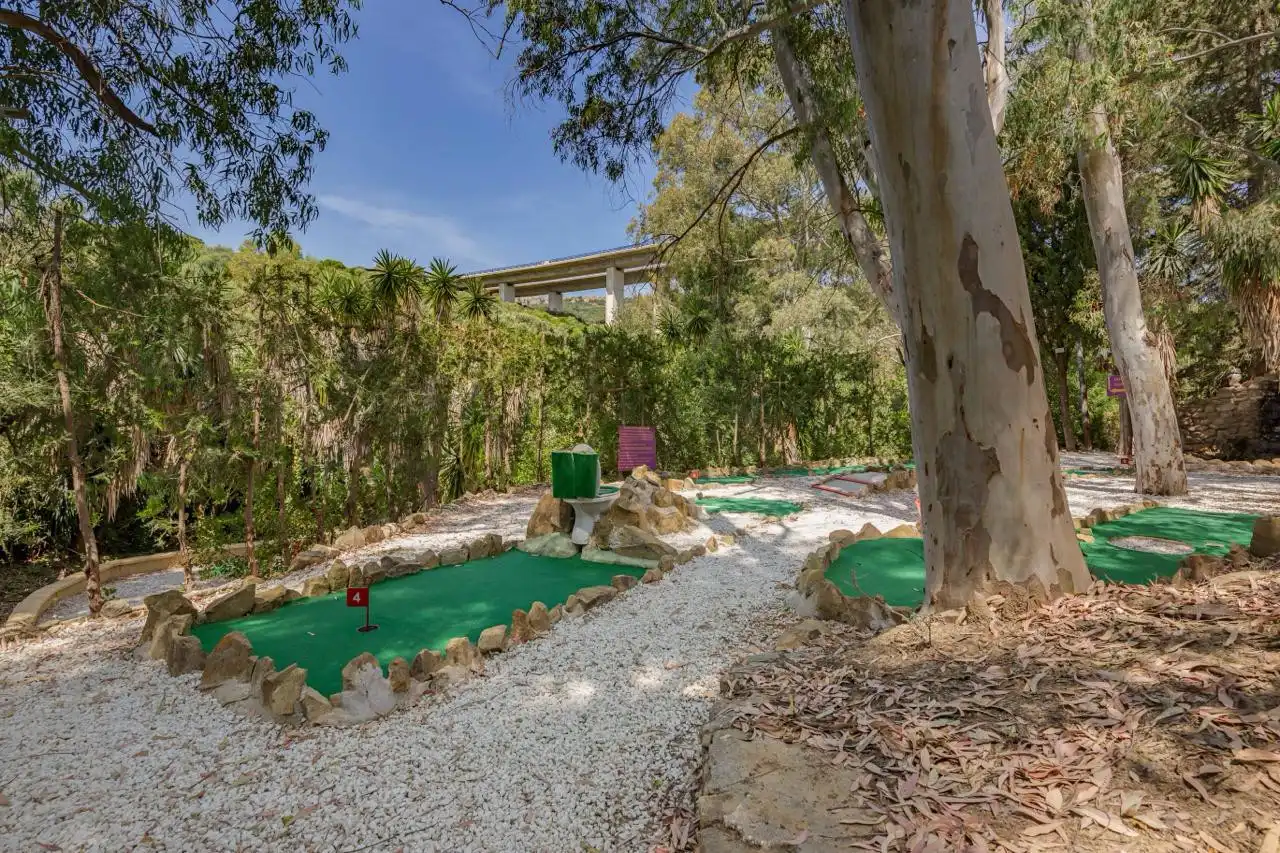 Jardí de Casa o xalet en venda en Manilva amb Aire condicionat, Jardí privat i Terrassa