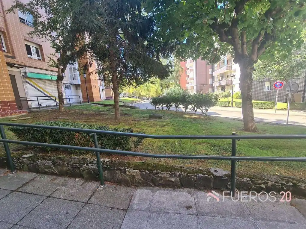 Vista exterior de Pis en venda en Barakaldo  amb Calefacció, Jardí privat i Terrassa