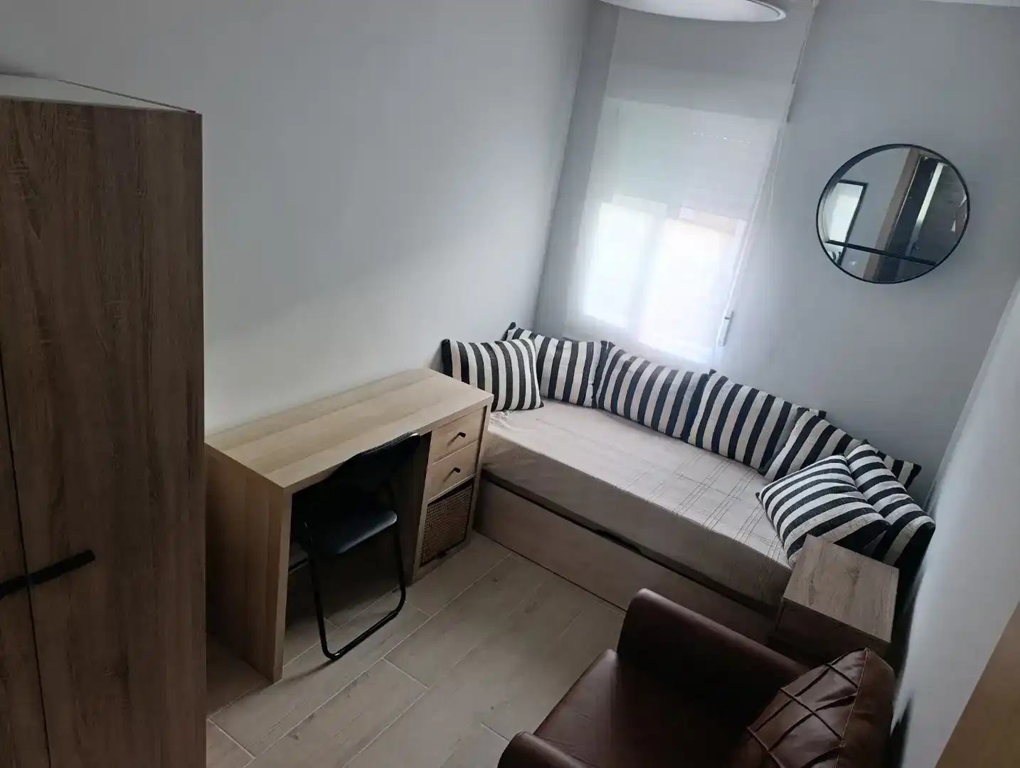 Schlafzimmer von Wohnung zur Miete in Cabra mit Abstellraum, Möbliert und Waschmaschine