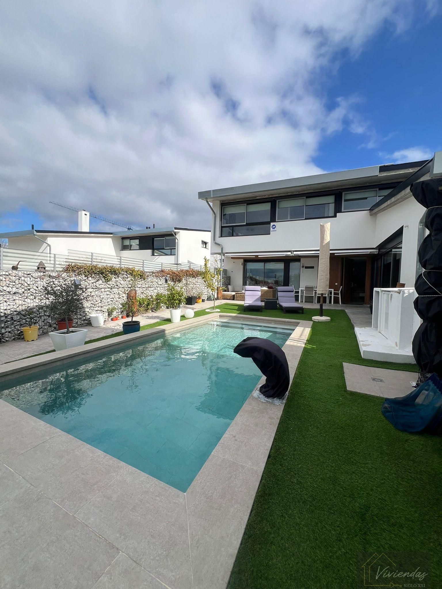 Piscina de Casa o xalet en venda en Boadilla del Monte amb Calefacció, Traster i Alarma