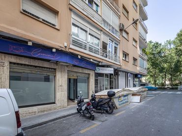 Local comercial de lloguer a Calle DOCTOR JIMENEZ DIAZ 2