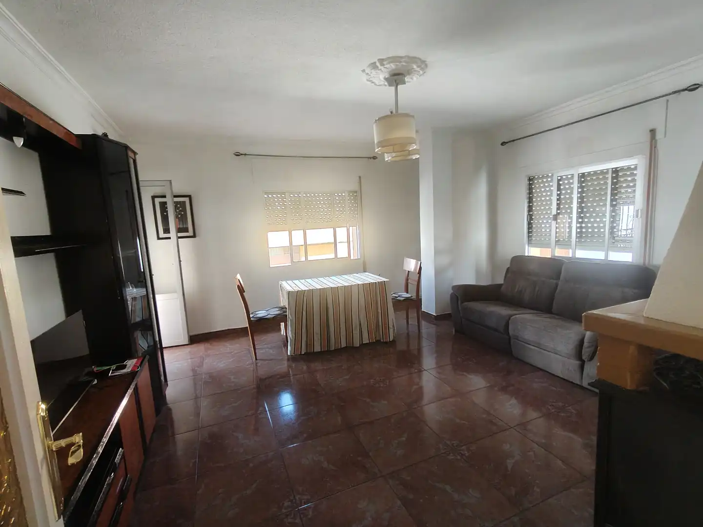 Sala d'estar de Casa o xalet en venda en Baza amb Moblat